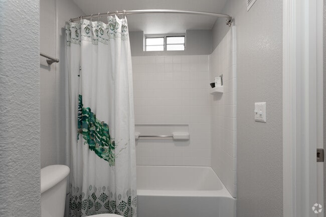 2BR, 1BA - 889 SF
