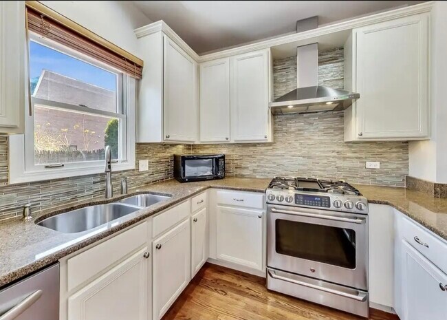 Photo - 1802 W Diversey Pkwy