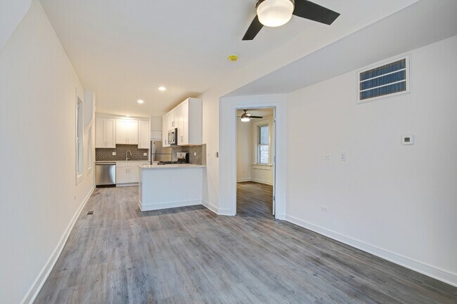 Photo - Gorgeous, Renovated 1/1bth Wicker Park, Avail 7/1 Unit 1A