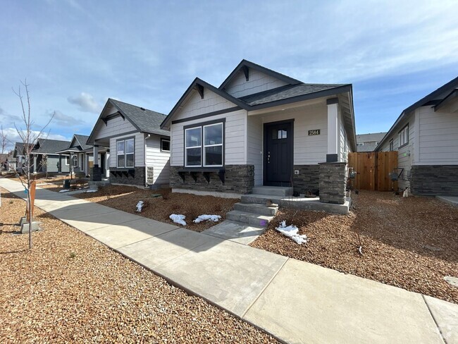 Building Photo - 3 Bedroom / 2 Bathroom Home in NW Redmond