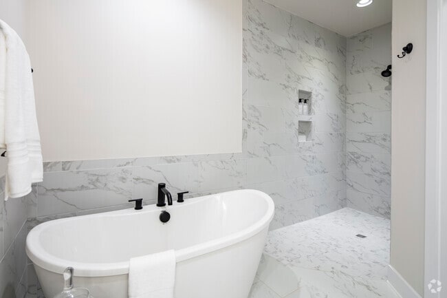 3BR, 2.5BA - 1,800SF - Primary Bathroom