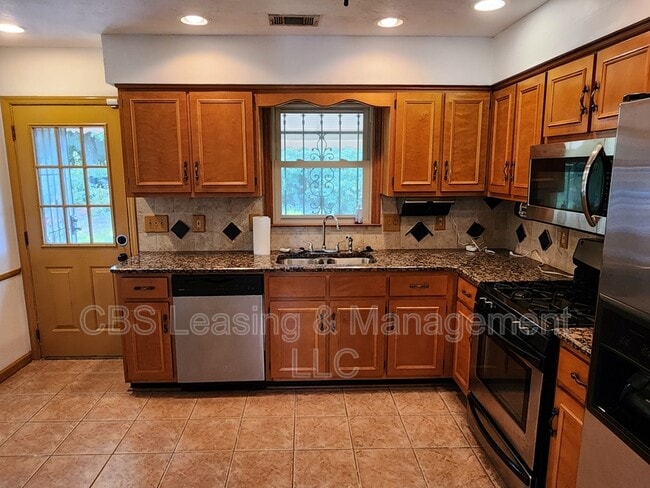 Photo - 3200 Archer Way