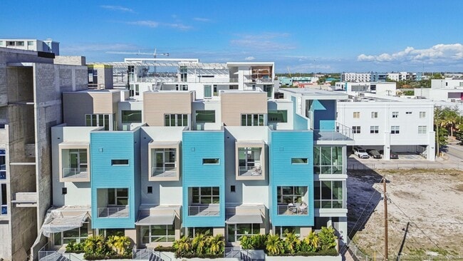 Building Photo - 1343 4th St Unit 101