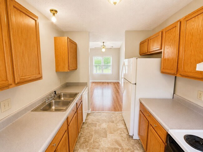 Photo - 633 Winthrop Ct