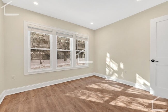 7 Dickson St