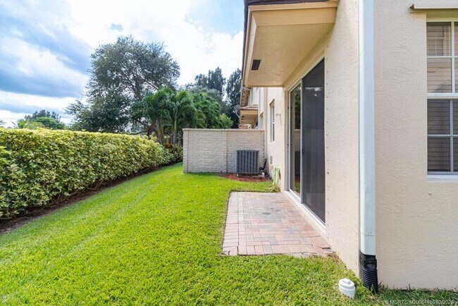 Photo - 356 SE Bloxham Way