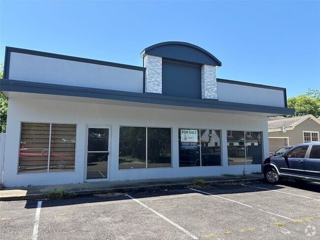 Building Photo - 401 W James Ave Rental