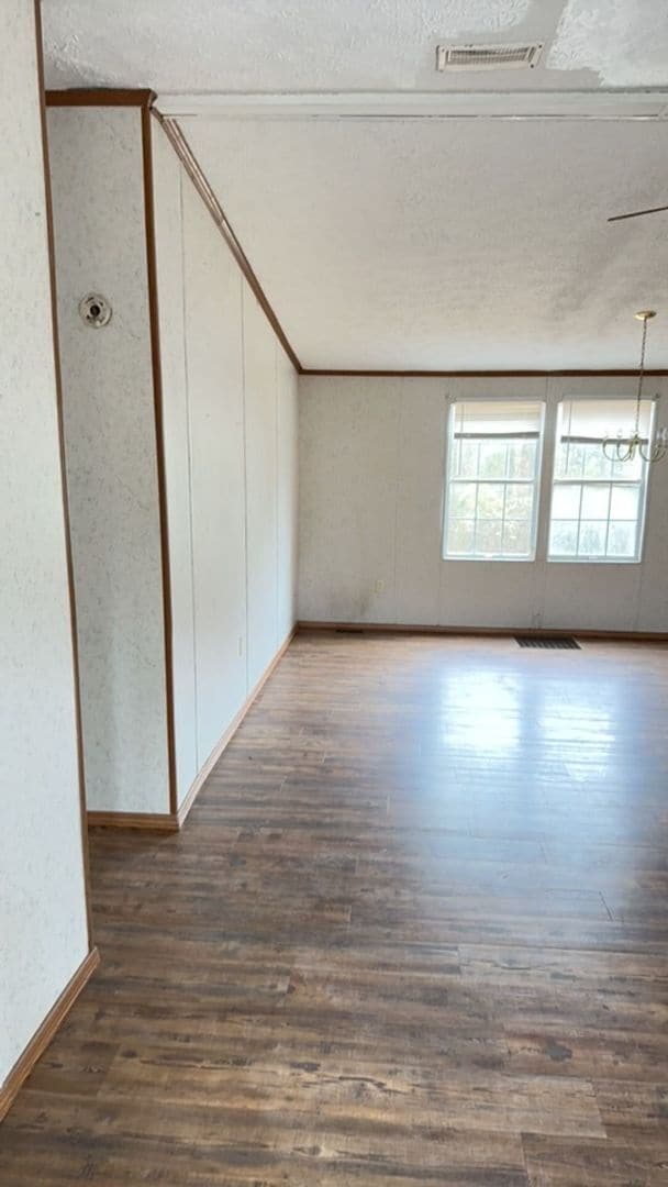 Photo - 502 Wagon Wheel Rd