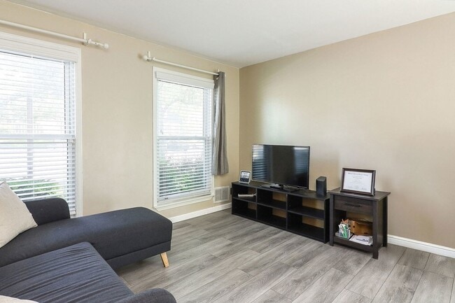 Photo - 21S S Fernwood Dr