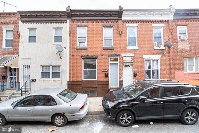 Photo - 2421 S Marshall St Townhome