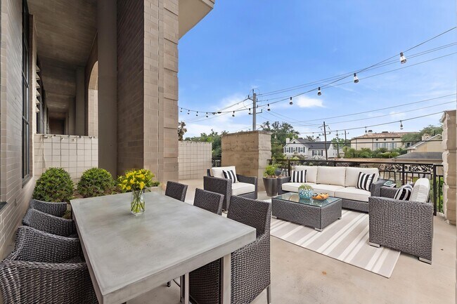 Photo - 1005 S Shepherd Dr