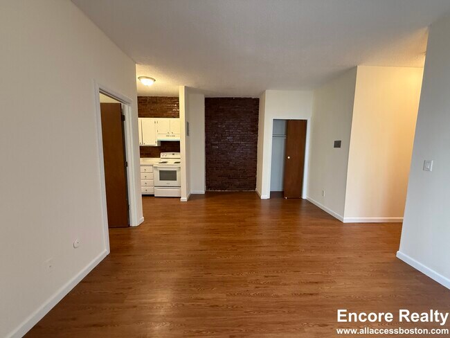 Photo - 70 S Huntington Ave Unidad 15