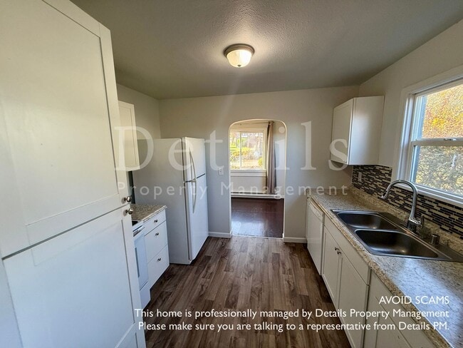 Photo - 5 Bedroom 2 Story With Basement! Casa