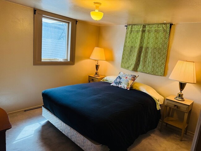 Building Photo - Furnished One Bedroom Near Hospitals Unit Furnished One Bedroom