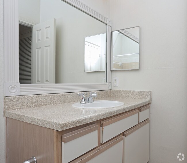 The Verandah at LakePointe Apartments For Rent in Humble, TX