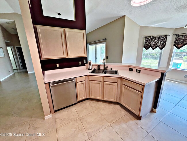 Photo - 1379 California Dr