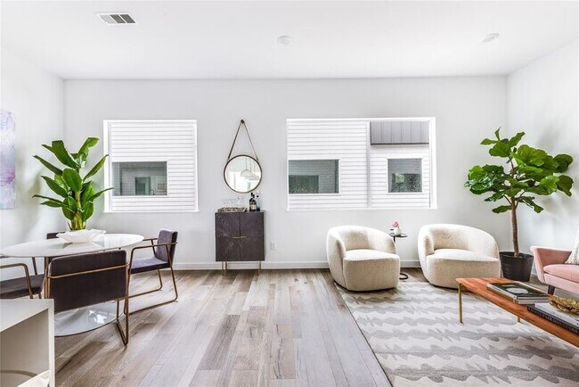 Photo - 5026 Bryan St Unidad #402