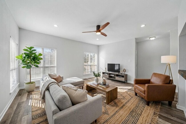 Building Photo - 9009 Richmond Ave. Unit 602