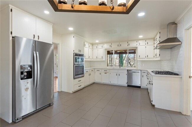 Photo - 3355 Pinetree Dr SE