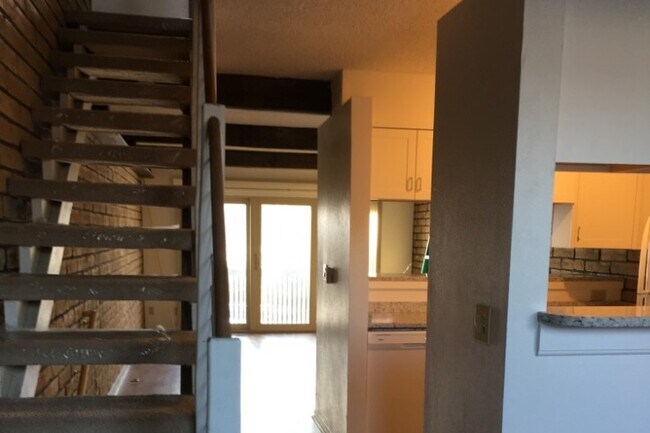 Living room hallway - 2639 Knapp St Unidad #2