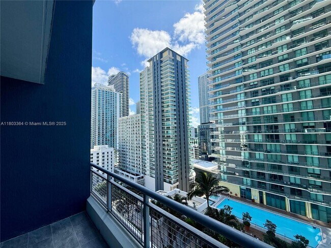 Building Photo - 60 SW 13th St Unit 1618 Rental