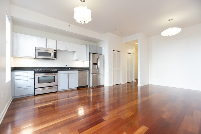 Photo - 451 Kansas St