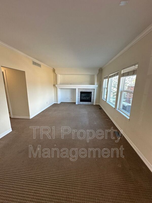 Photo - 122 Whitney Ct