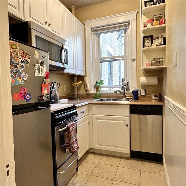 Building Photo - 1572 Commonwealth Ave Unit 3