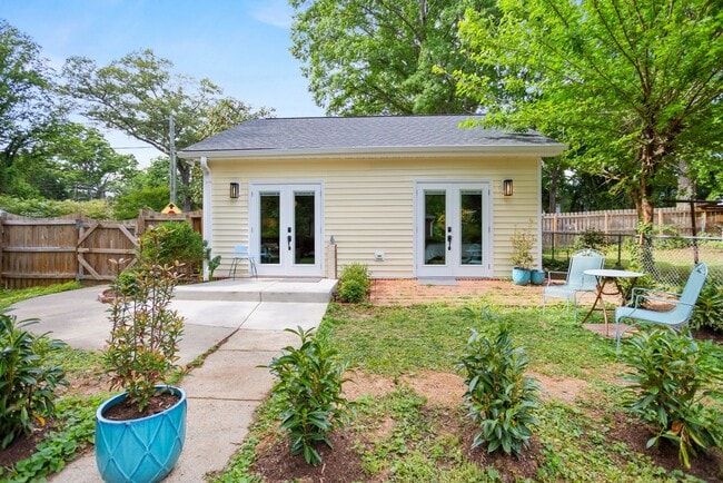 Building Photo - 2377 Westfield Ave Unit 309 Magnolia Street SW