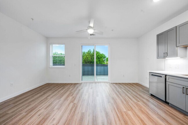 Photo - Correo Place