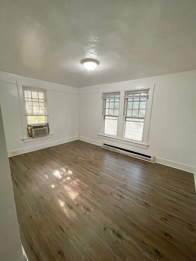 2 BEDROOM APT 1 BATH DUPLEX IN CHESAPEAK... House Rental in