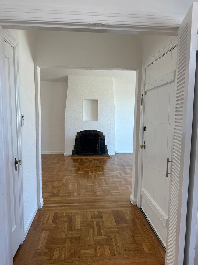 Photo - Bright & Charming Miraloma Home