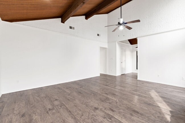 Photo - 8512 Meadow Dr