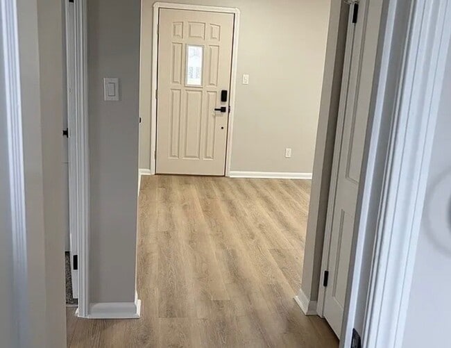 Photo - 404 W Cunningham St