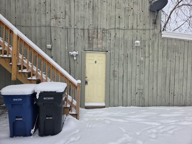 Building Photo - 801 E Division St Unit Apt. 5