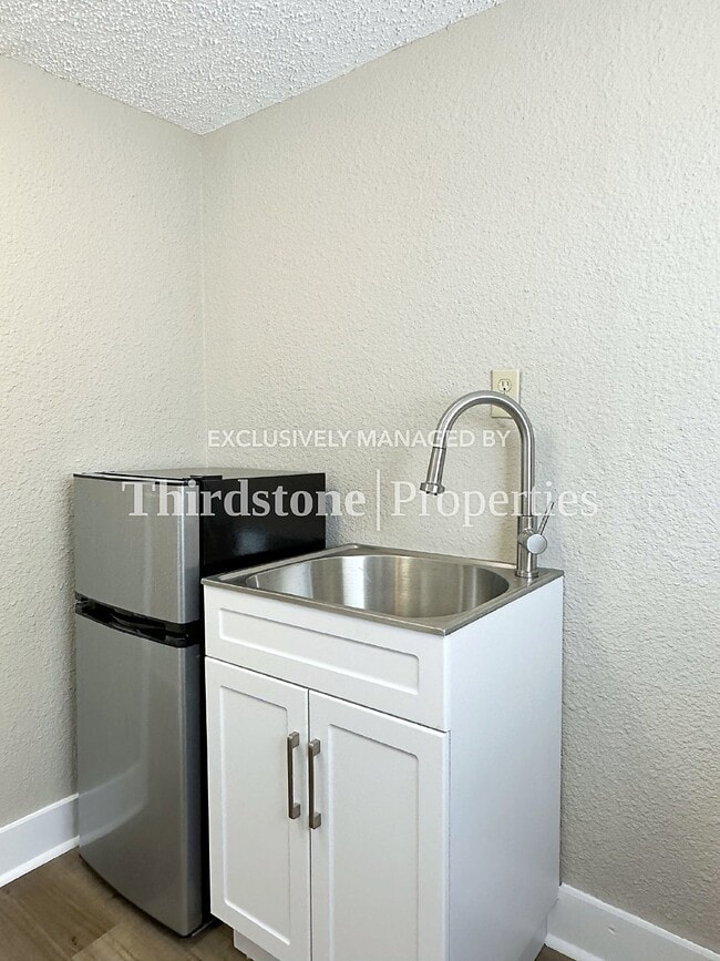 Photo - 459 W 59th St Unit B