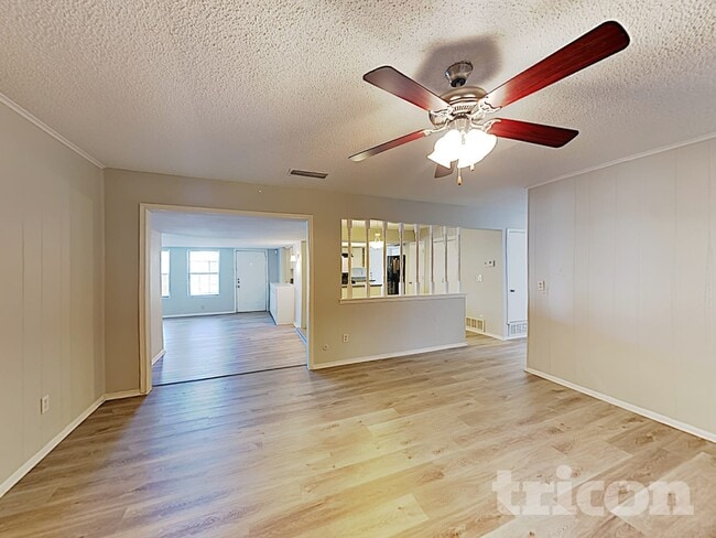 835 Live Oak Dr
