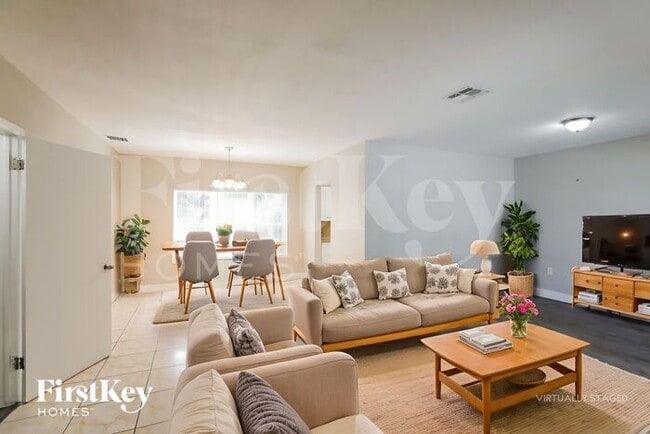 Photo - 810 NW 186th Dr