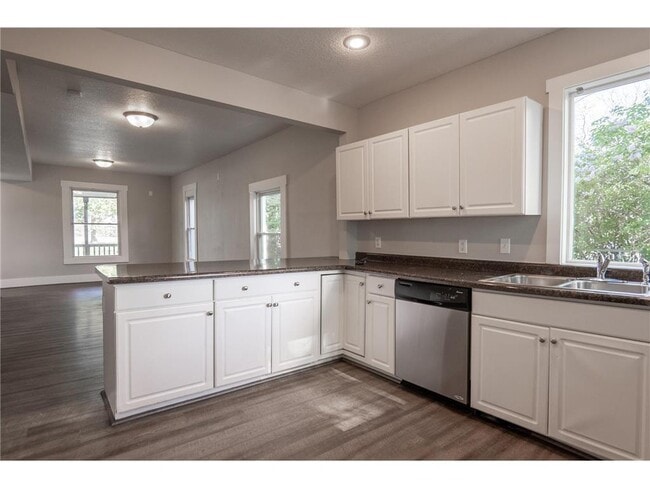 Photo - 1602 Johnson St NE