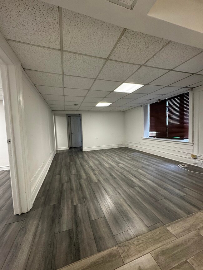 Photo - 250 BROAD Ave Unit GRD