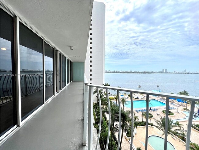 Building Photo - 7601 E Treasure Dr Unit 1124 Rental