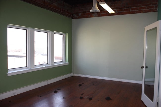 Building Photo - 509 Lawrence St Unit Suite 309