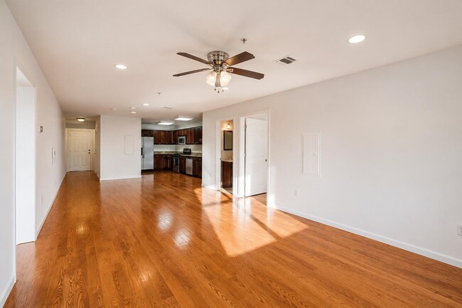 Building Photo - 135 38th St Unit 404