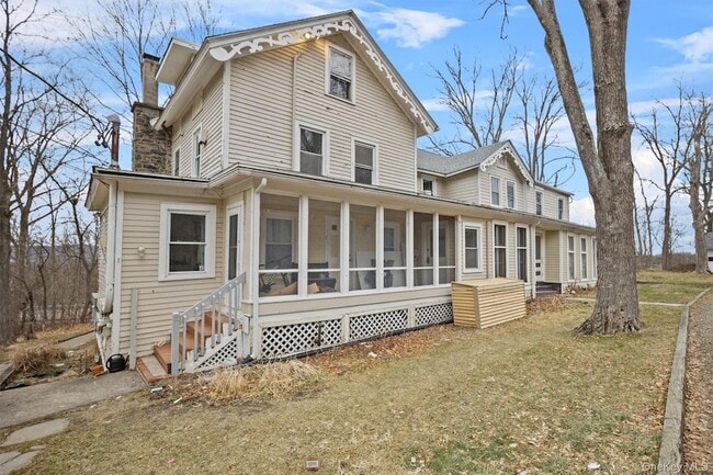 Building Photo - 67 Old Albany Post Rd Unit 6