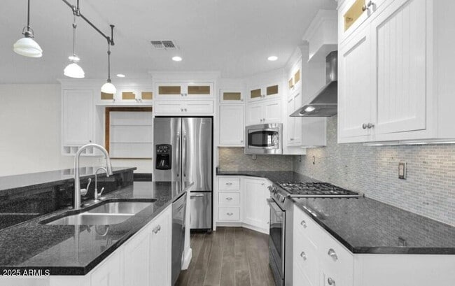 Photo - 3229 E Clarendon Ave