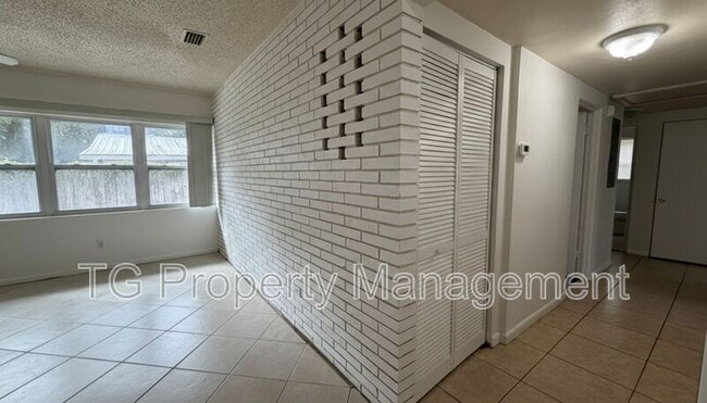 Photo - 1842 Paine Ave