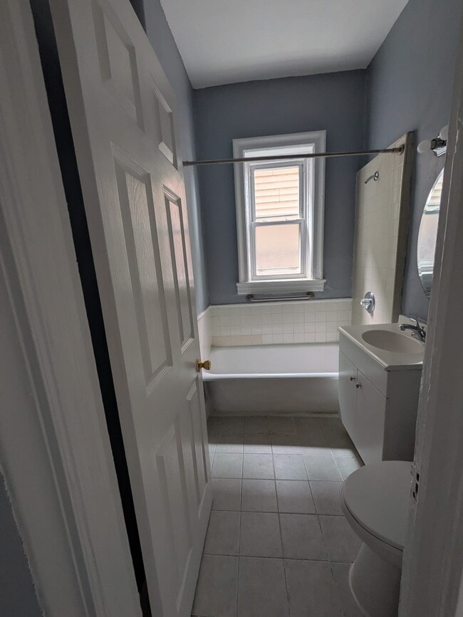 Photo - 667 Avenue A