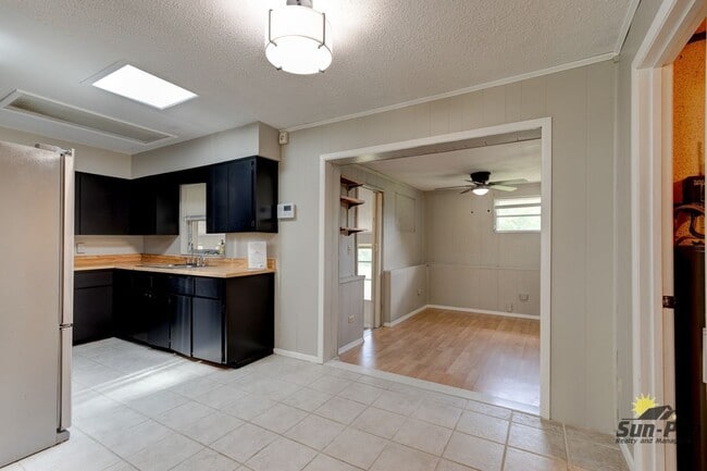 Photo - 907 Hamilton St