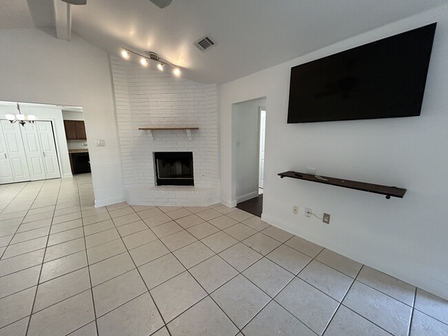 Photo - 3231 Bradbury St