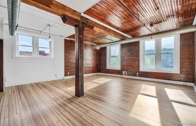 Building Photo - 15 Railroad Ave Unit 2A Rental
